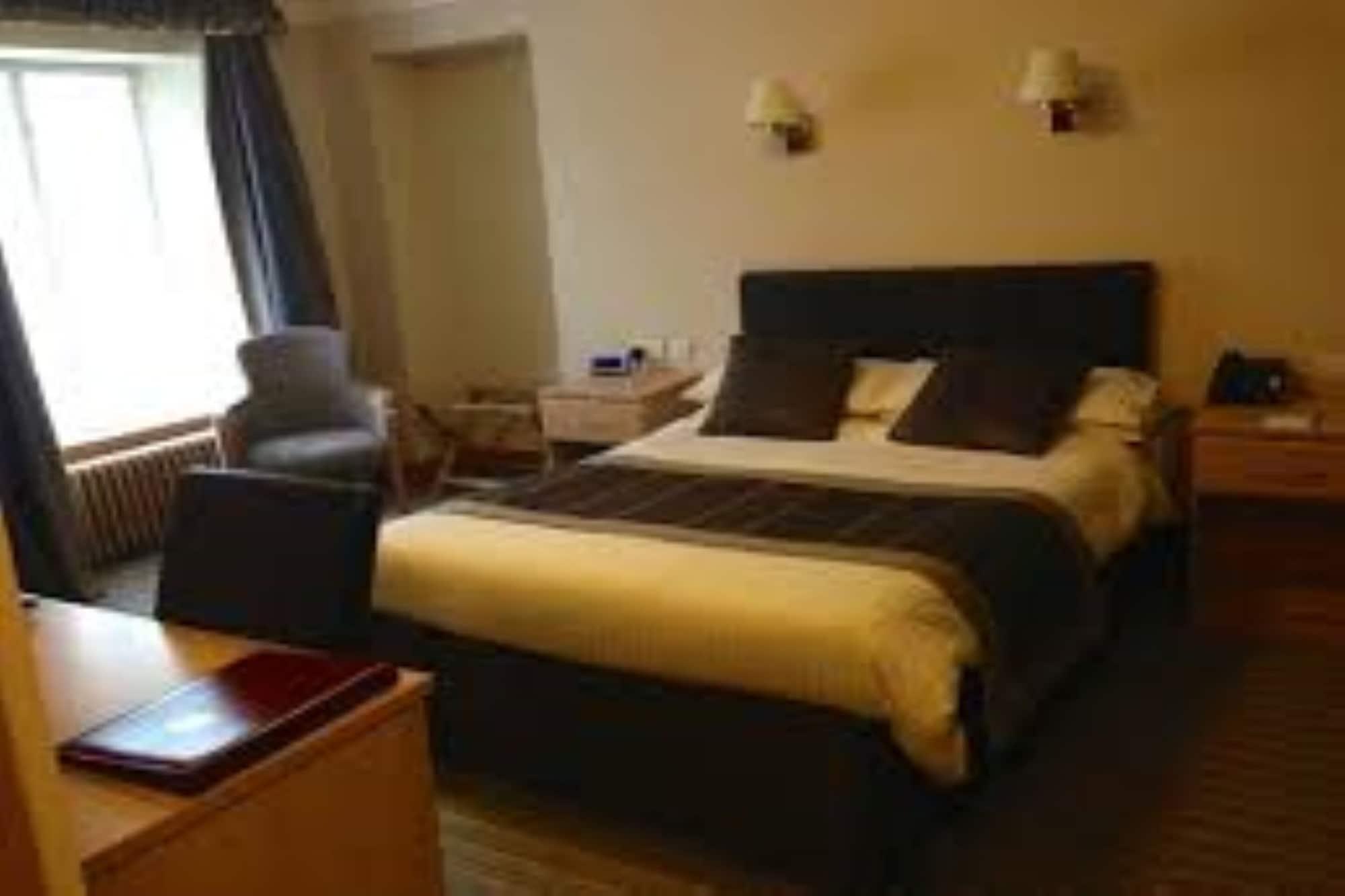 Burnett Arms Hotel Banchory Bagian luar foto