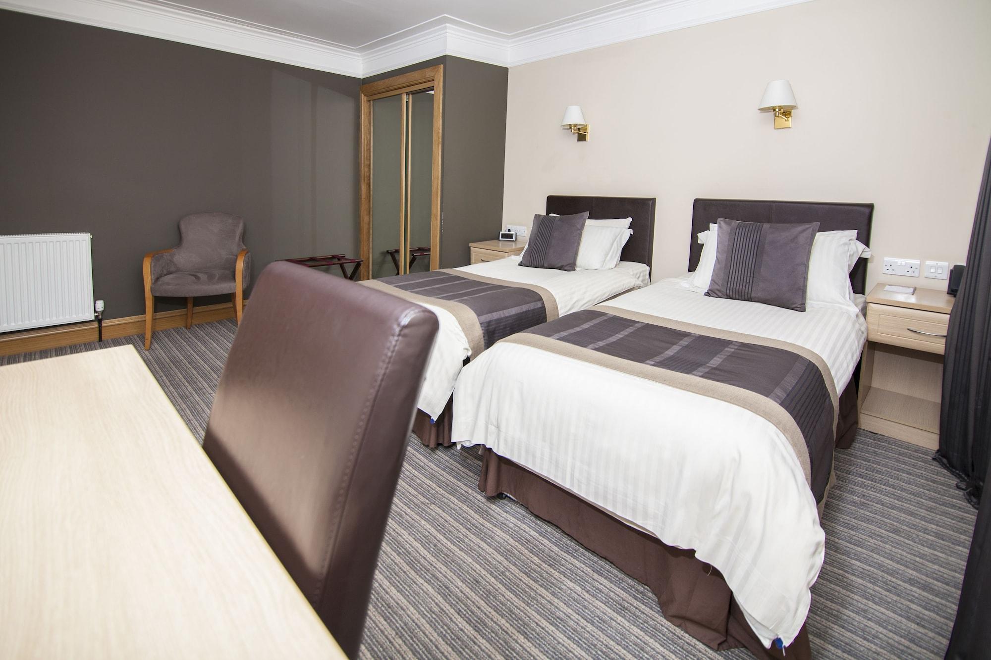 Burnett Arms Hotel Banchory Bagian luar foto