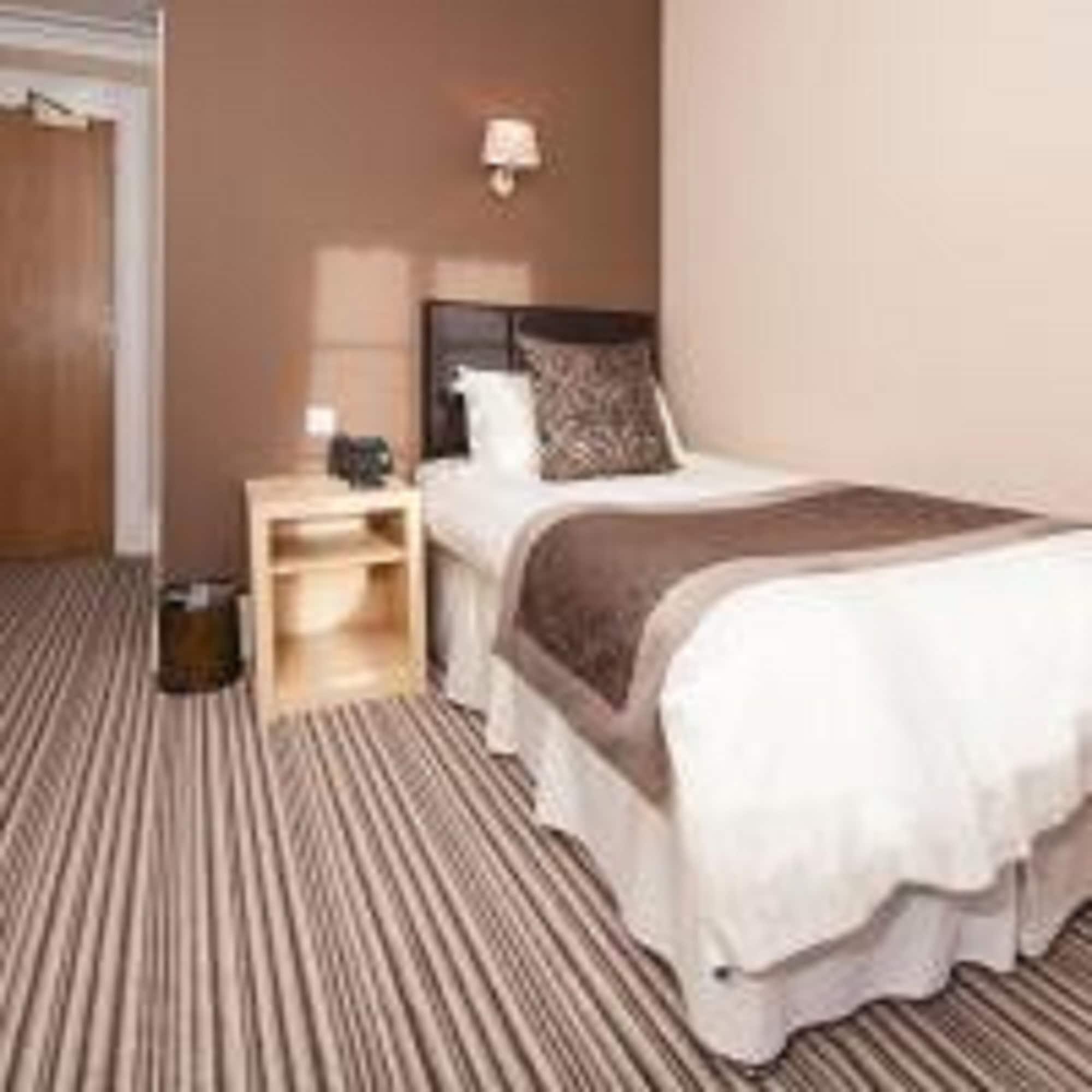 Burnett Arms Hotel Banchory Bagian luar foto