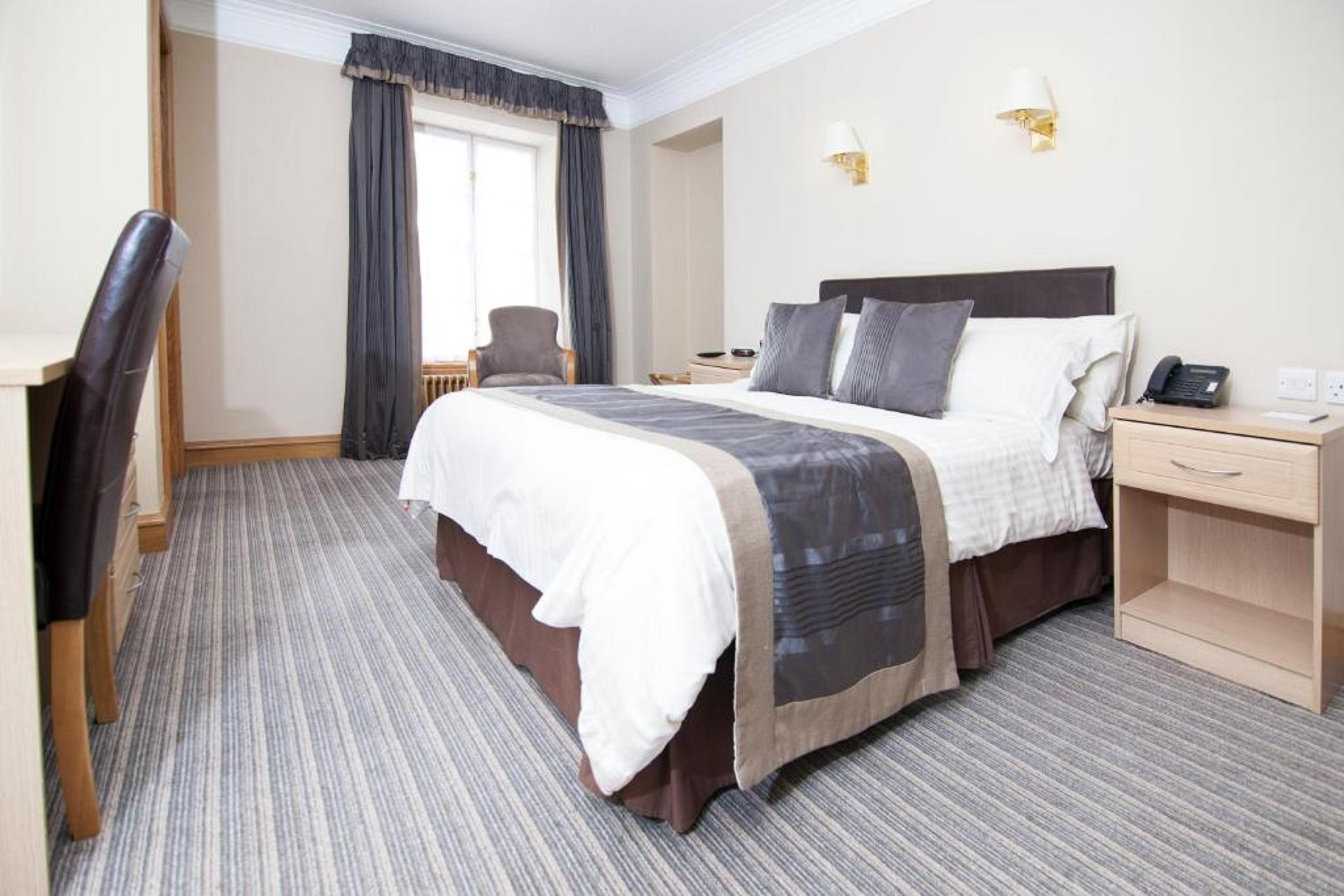 Burnett Arms Hotel Banchory Bagian luar foto