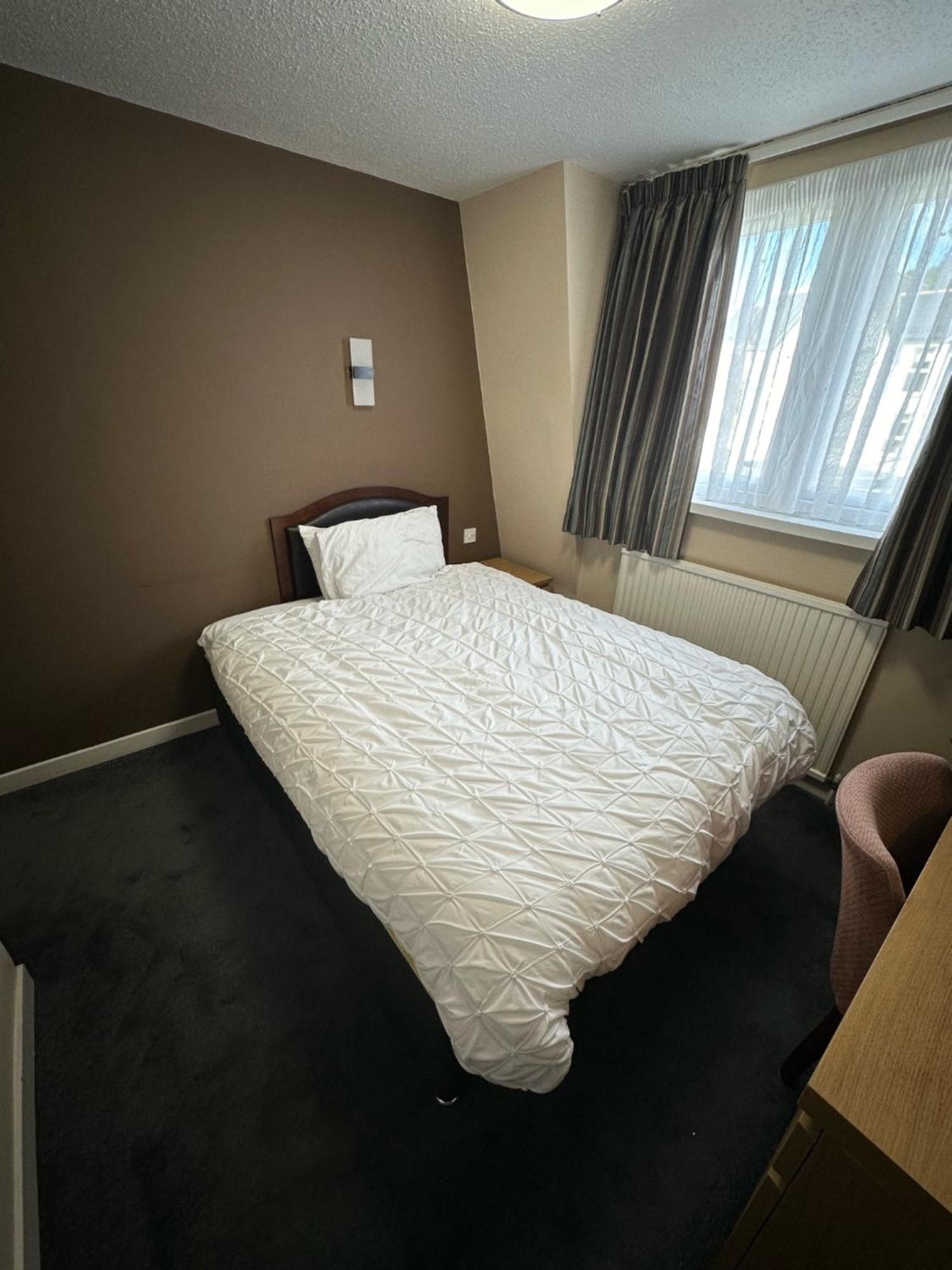 Burnett Arms Hotel Banchory Bagian luar foto