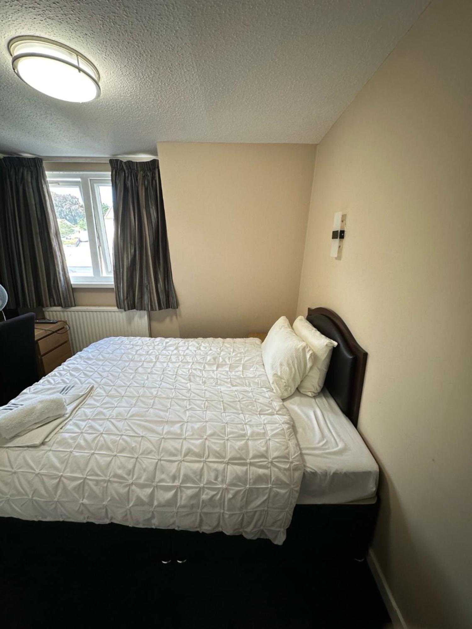 Burnett Arms Hotel Banchory Bagian luar foto